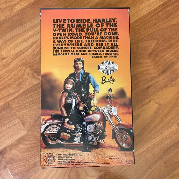 1999 MATTEL HARLEY DAVIDSON MOTORCYCLES COLLECTOR EDITION BARBIE DOLL 25637 - Picture 2 of 7